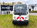 Petit camion utilitaire blanc chez Niagara Cars.webp